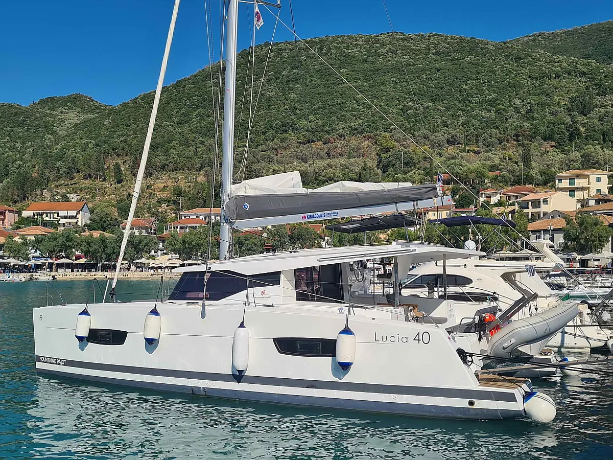 Lucia 40 (4 cab.)