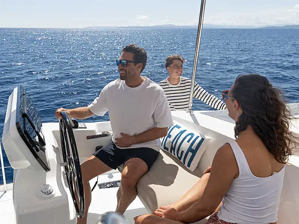 SKIPPERED CHARTERS | SAILING MADE EFFORTLESS